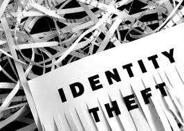 ΚΛΟΠΗ ΤΑΥΤΟΤΗΤΑΣ "Κλοπή ταυτότητας" (identity theft) ονομάζεται η πρακτική του να χρησιμοποιεί κανείς την εικονική ταυτότητα ενός άλλου ατόμου χρησιμοποιώντας τον όνομα χρήσης και τον κωδικό