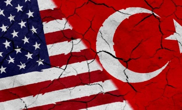 ΗΠΑ-Τουρκία: Πραγματικοί σύμμαχοι Του Ανδρέα Ματζάκου* Με το τέλος του Β Παγκοσμίου Πολέμου (Β ΠΠ), δημιουργήθηκε μια νέα αρχιτεκτονική ασφαλείας στον κόσμο με επίκεντρο την Ευρώπη.