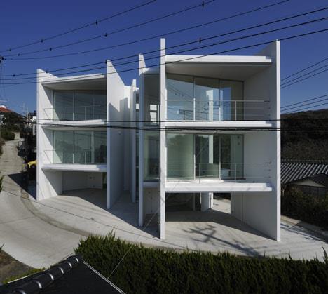 two separate blocks fanning outwards towards Tokyo