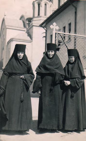 Прва српска игуманија после средњег века Године 1938. по одлуци блаженопочившег патријарха Варнаве 12 сестара је дошло у манастир Ваведење у Београду.