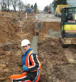 Vilniaus ir Kauno miestų ir rajonų merai, darbus vykdančių įmonių-rangovų atstovai. Apžiūrėjęs objektus, ministras pirmininkas A. Butkevičiaus tinkamai įvertino statybos darbų pažangą.