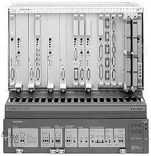 S5-135U, S5-155U سخت افزار اين PLC ها بصورت ماژوالر بوده و کاربرد آنها در پروژه هاي بزرگ و خیلی بزرگ می باشد.