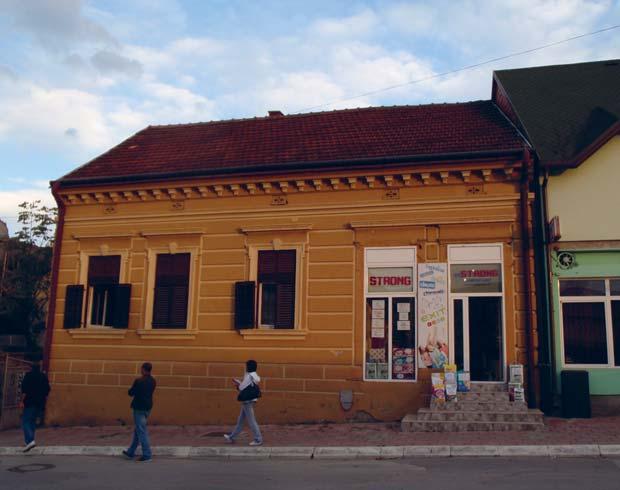 Регион, Западна Србија Region, West Serbia 8 5 6 6 3 7 7 4 Основа приземља Ground floor Б3 B3 <50% [] улаз, [] купатило, [3] трпезарија, [4] кухиња, [5] дневна соба, [6] спаваћа соба, [7] остава, [8]