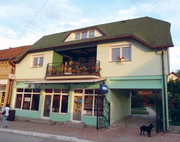Регион, Западна Србија Region, West Serbia 4 9 5 4 3 7 5 6 0 0 6 8 7 3 5 5 Основа спрата Frist floor Основа приземља Ground floor Г3 G3 <50% [] ходник, [] вешерница, [3] кухиња, [4] степенице, [5]