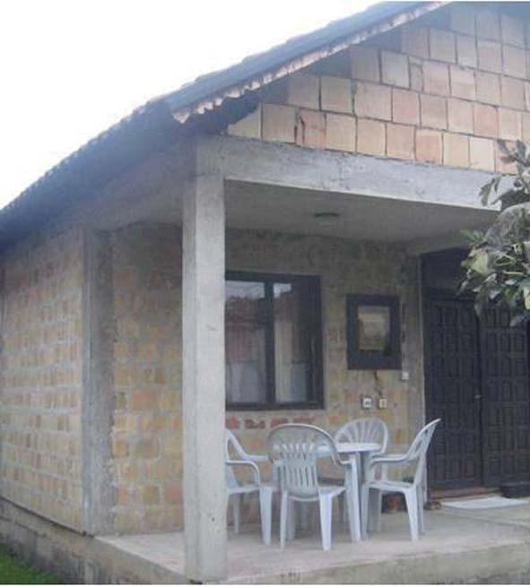Регион, Централна Србија Region, Central Serbia 7 6 5 3 4 Основа приземља Ground floor Ф F <50% [] ходник, [] спаваћа соба, [3] спаваћа соба, [4] спаваћа соба, [5] купатило, [6] дневна соба, [7]