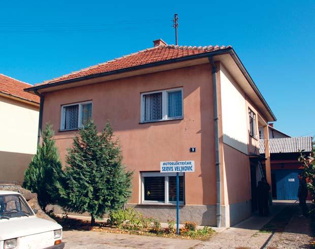 Регион 3, Jугоисточна Србија Region 3, Southeast Serbia 4 5 4 5 3 3 9 7 7 6 6 8 8 Основа приземља Ground floor Основа спрата First floor Д D <50% [] улаз, [] ходник, [3] купатило, [4] спаваћа соба,