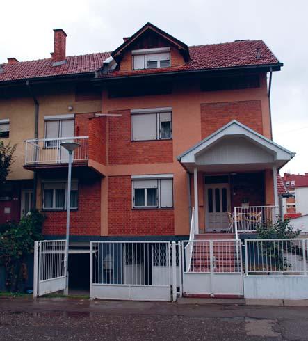Регион 3, Jугоисточна Србија Region 3, Southeast Serbia 5 6 8 9 4 7 3 0 Основа приземља Groundfloor Основа спрата First floor Е3 Е3 <50% [] предсобље, [] WC, [3] соба, [4] дневна соба, [5]