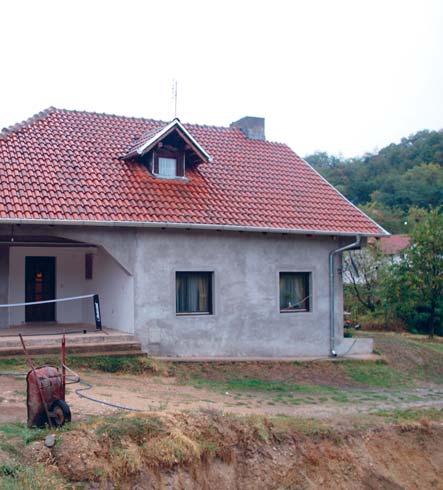 Регион 3, Jугоисточна Србија Region 3, Southeast Serbia 3 8 9 4 6 7 0 5 Основа приземља Ground floor Основа спрата First floor Ф F <50% [] предсобље, [] WC, [3] остава, [4] дневна соба, [5] кухиња са