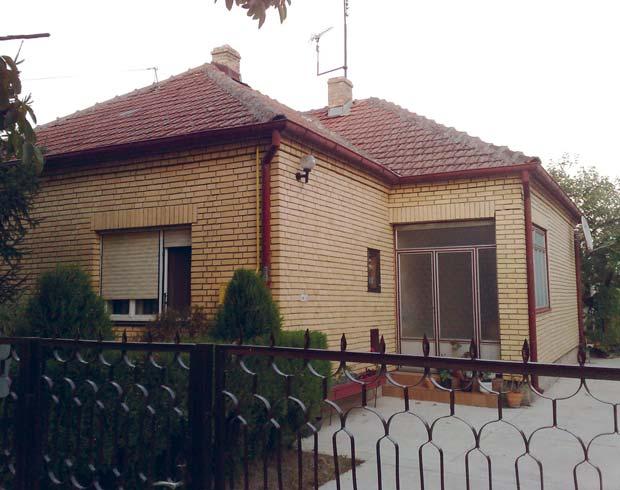 77 Атлас породичних кућа Србије Atlas of Family Housing in Serbia Регион 5, Воводина Region 5, Vojvodina 4 3 3 4 5 5 6 6 6 6 Основа приземља Ground floor Д D <50% [] ходник, [] дневна соба, [3]