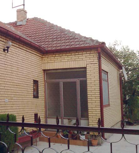 округ Објекат је једнопородични, приземни, компактне форме, грађен 978. године.