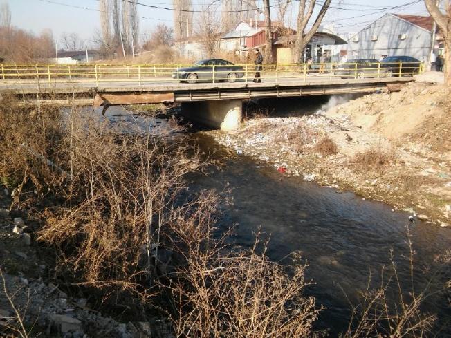 при појава на големи води.