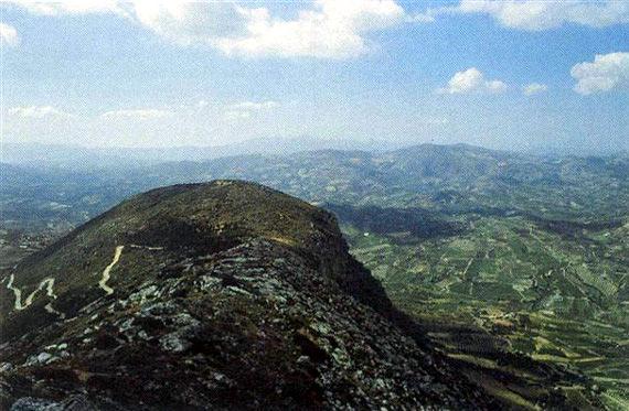 Μέση εποχή του Χαλκού στην Κρήτη - Η Παλαιοανακτορική και Μεσομινωϊκή περίοδος - Πρακτικές λατρείας τελούνταν και στους υπαίθριους χώρους.