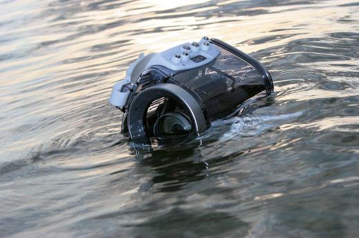 Video oprema / Sony, ki plava Podvodno ohiπje Sony sportpack SPK-HCB lahko sprejme mnoge sodobne kamere DV generacije ali HDV kamero HC3, montaæo v ohiπje pa naredimo s posebnimi prilogodljivim