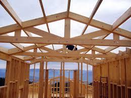 Lemnul Avantaje utilizării lemnului în construcţii Este o resursă regenerabilă Poate fi reciclat ca materie primă sau ca sursă de energie Consum redus de material sub aspect