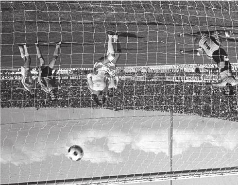 0-0 1978-79 Το γκολ του Τάκη Νικολούδη που λίγο αργότερα αποβλήθηκε