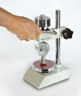 Όταν χρησιμοποιείται το σκληρόμετρο σαν μια φορητή συσκευή (χωρίς την βάση) η συνιστώμενη πίεση είναι για τους τύπους Type A, B και O 2 lbs έως 3 lbs, ενώ για τα του τύπους C και D είναι 10 lbs έως