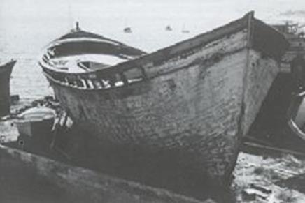 Εικόνα 1.3.4 Γατζάο στο λιμάνι της Κέρκυρας. Κύριο χαρακτηριστικό του ήταν το πλατύ κατάστρωμα ακόμη και στις περιοχές της πλώρης και της πρύμνης του.