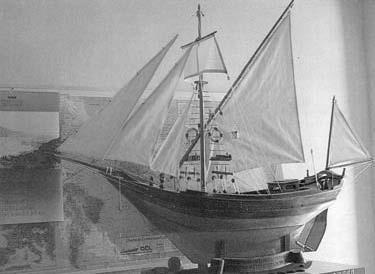 Εικόνα 1.3.16 Μοντέλο συμιακής σκάφης κατασκευασμένο από τον κ. Πολιά στη Σύμη ( 1987).