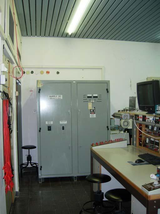 אספקת חשמל לשולחנות מעבדה ומיישר טיריסטורי (איור ב- 03-09 ),