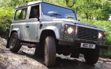 Galingesniame Defender modelyje bus montuojama šešių bėgių mechaninė pavarų dėžė, galinti pagerinti pravažumą bekelėje.