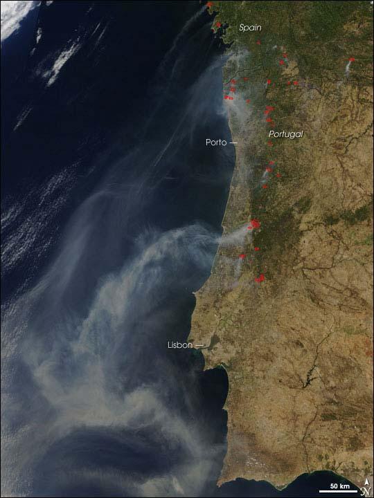 Скица 43. Сателитски снимак пожара у Португалу 24. 08. 2005. г. (http://earthobservatory.nasa.gov/naturalhazards/archive/aug2005/portugal_fir es.tmoa2005234_lrg.