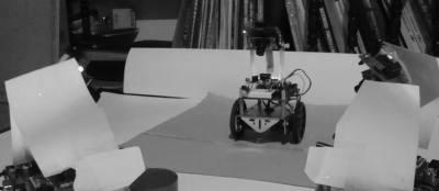 Kooperativno robotsko ponašanje IR senzori: Robot 1: