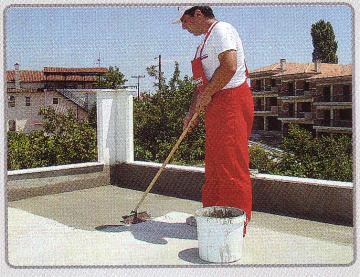 In final se montează plăci pentru terasă sau se toarnă pietriş (grosimea stratului 6-8 cm) pentru protejarea