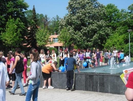 Мајице су подијељене пјешацима који су знали да ријеше симболичан тест везан за понашање самих пјешака у саобраћају. Слика 12.