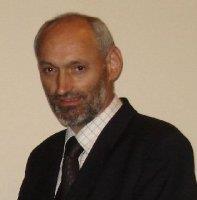 О АУТОРИМА Проф. др Крсто ЛИПОВАЦ је редовни професор на Криминалистичко- полицијској академији у Земуну и шеф Катедре за безбедност саобраћаја на Саобраћајном факултету у Београду.
