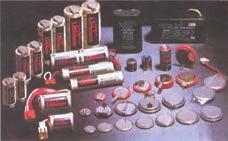 از این رو از این باتری در ساعتهای مچی و کاربردهای ویژهی مشابه استفاده میشود. شکل -5 نمونههایی از انواع پیل و باتری لیتیوم را نشان میدهد.