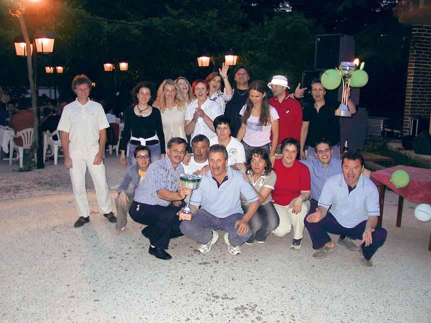 Tiskovina. Poπtnina plaëana pri poπti 1102 Ljubljana. Zmagovalci Intereuropiade v skupnem so Sektorji druæbe, ki so si s pravim timskim delom zasluæeno priborili pokal.
