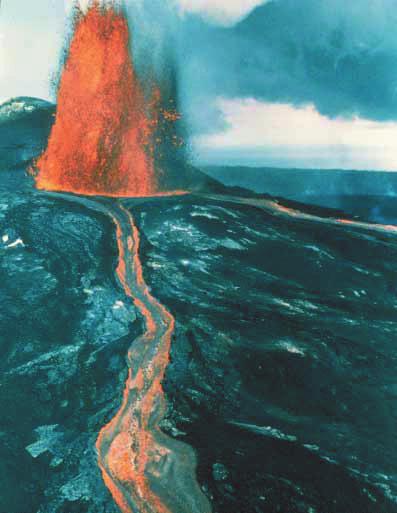 ان خروج الحمم البركانية المكونة للصخور النارية يك ون صورا للبراكين ويتراوح بين تدفق هاديء للحمم الى انفجارات عنيفة للجسيمات