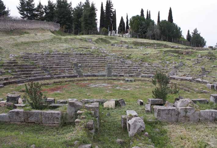93 Η αναστήλωση του αρχαίου θεάτρου του Βοιωτικού Ορχομενού Η νέα προοπτική ενός σπουδαίου μνημείου Εξέχουσα θέση στο μνημειακό σύνολο της πόλης του Ορχομενού κατέχει το ελληνιστικό θέατρο.