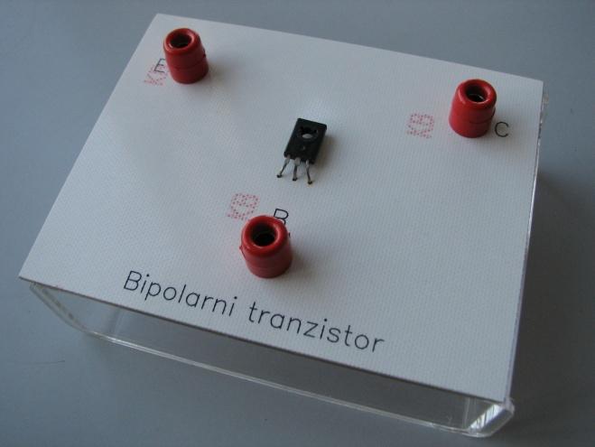 5.vaja: Ebers-Mollov model bipolarnega tranzistorja R dekada -I E A -U EB 1.