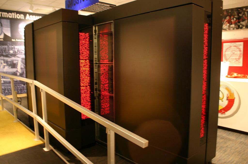 1.2. СУПЕР-РАЧУНАР 15 1.2.1 Mодерни паралелни рачунари Модерни паралелни рачунари су, уместо на специјалним процесорима, засновани на стандардним микропроцесорима који се уграђују у персоналне