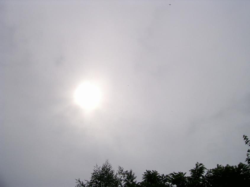 Слика 1. Транслуцидус Облаците во вид на покривач или слој од кои поголем дел е прозрачен и преку нив може да се одреди положбата на сонцето или месечината.