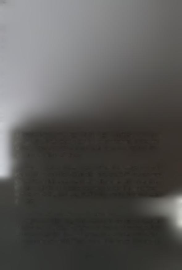 Εικ. 77. Συλλεκτήρας γόνου (δίχτυ ανάμεσα στις αρμαθιές). Στη φωτογραφία η γραμμή παραγωγής (μάνα) είναι αναρτημένη για τις απαραίτητες μετρήσεις.