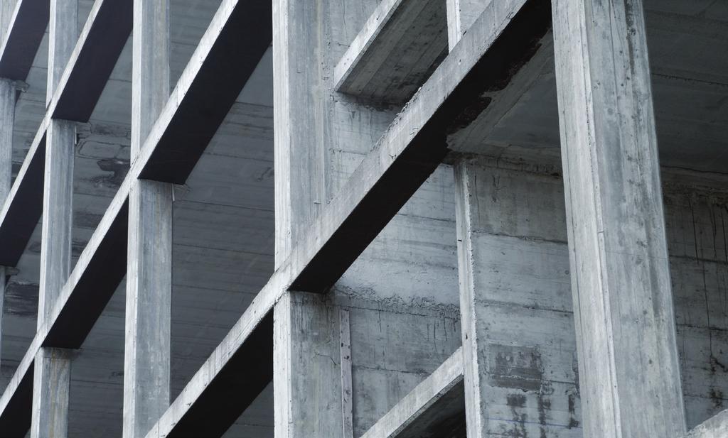 zaštita i sanacija betona Beton je zbog svojih svojstava - ekonomičnost, trajnost, raznolike mogućnosti oblikovanja, postao nezamjenjiv materijal u modernoj arhitekturi, kako u visokogradnji tako i u