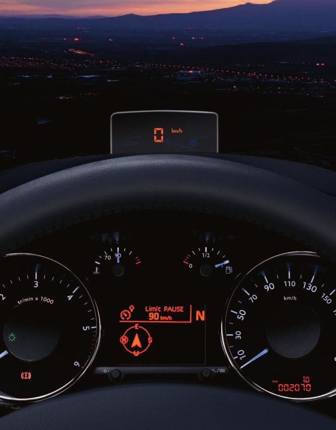 ανακλινόμενηδιάφανηοθόνη* μέσαστοοπτικόπεδίοτου οδηγού:ταχύτητατουοχήματος, ρυθμιστήςκαιπεριοριστής ταχύτητας,σύστημαdistance Alert*(προειδοποίηση απόστασηςσεσχέσημετο προπορευόμενοόχημα).
