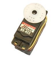 מנוע סרוו MOTOR( :)SERVO DC המנוע מורכב מתמסורת גלגל י שיניים ומופעל במתח יחידת הבקר בודקת את המנוע בחוג סגור שמודדת את מיקום המנוע ומניעה אותו ע"פ הפקודות שנשלחות אליה בהתאם לתכנות.