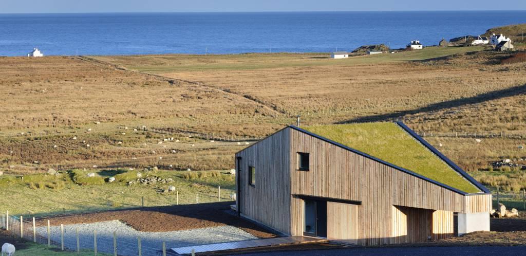 Εικόνα 12. La Maison Vague (Wave House) by Patrick Nadeau (www.homeli.co.uk) Εικόνα 13. Kendram Turf House by Rural Design Architects (www.homeli.co.uk) 1.4.