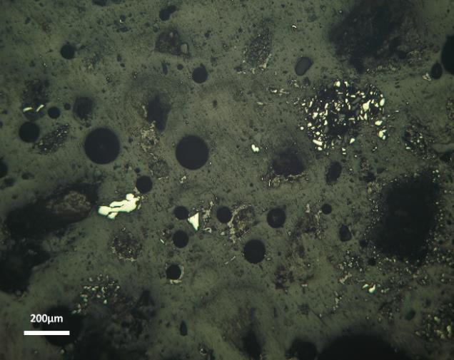 σιδηροπυρίτη στο έντονα οξειδωμένο δείγμα, στο μεταλλογραφικό μικροσκόπιο (N//) Γ) Κρύσταλλος