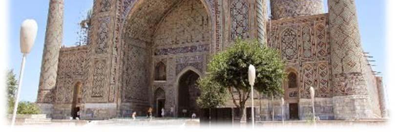 Το τζαμί Μπολό Χάουζ είναι μια σκέτη ζωγραφιά, με αψιδωτούς νάρθηκες, μιχράμπ φιλοτεχνημένα σαν δαντέλα, καθιστές βεράντες «ιβάν» και ξύλινες κιονοστοιχίες που στεφανώνονται με λαξευτές σταλακτιτικές