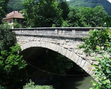 , у то доба највећи једнолучни мост на Балкану, затим горе поменута електрична централа на Моравици из 1911. г. Фото 12.