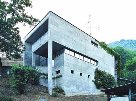(Richard Meier) и Гватми (Charles Gwathmey), познатији као NY5 (Frempton, 2004).