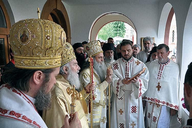 ВЕЛИКИ ДОГАЂАЈ У ЕПАРХИЈИ ОСВЕЋЕЊЕ ЕПАРХИЈСКОГ ДВОРА Новооснована Епархија крушевачка са седиштем у Крушевцу за непуне две године саградила је Епархијски дом у порти саборног храма Св.