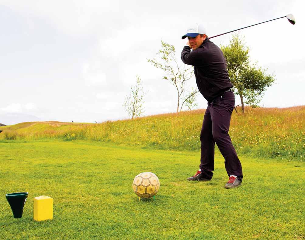 Gefum þessu þrjú ár Árið 1994 varð Hlynur Geir Hjartarson, kylfingur og fram - kvæmda stjóri Golfklúbbs Sel - foss, Íslandsmeistari. En það var ekki í golfi heldur knattspyrnu með 2. flokki KR.
