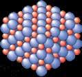 Atom natrija predaje jedan elektron, čime dobiva pozitivan naboj iznosa jednog elementarnog naboja. Atom klora prima jedan elektron i poprima negativan naboj iznosa jednog elementarnog naboja.