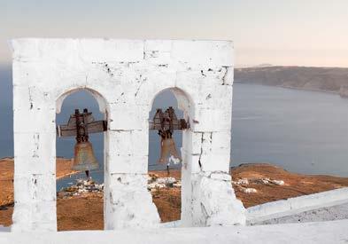 Διερχόμαστε από τα Φιλιατρά όπου το ομοίωμα του πύργου του Άιφελ και κατευθυνόμαστε στους Γαργαλιάνους με την υπέροχη θέα στο νησάκι Πρώτη απέναντι από το ψαροχώρι της Μαραθόπολης.