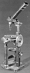 Durante o século XVIII o microscopio sufriu